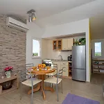 Apartment Seaview & Balcony Petra