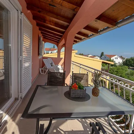 Apartment Seaview & Balcony Petra