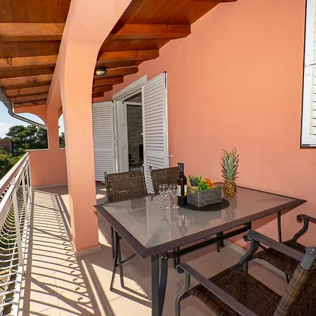 Seaview & Balcony Petra Apartman *