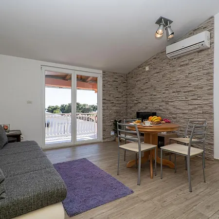 Seaview & Balcony Petra