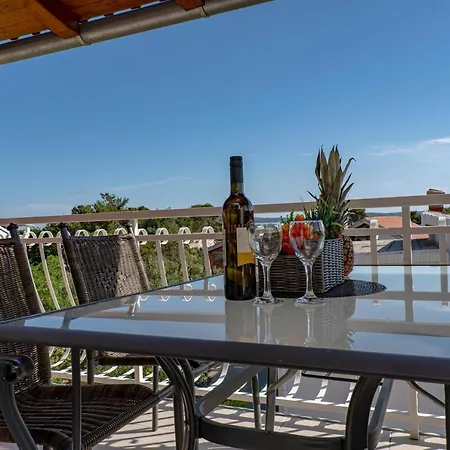 Apartament Seaview & Balcony Petra