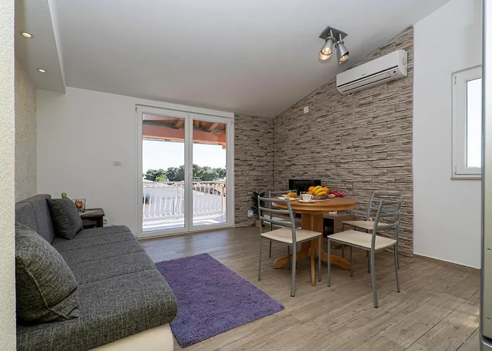 Seaview & Balcony Petra