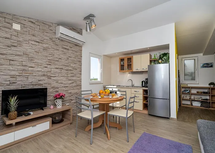 Seaview & Balcony Petra *